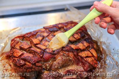 Свиная грудинка в пакете, запеченная в духовке с медово-горчичной глазурью Свиная грудинка в пакете, запеченная в духовке с медово-горчичной глазурью