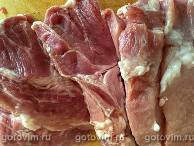 Свинина в брусничном соусе на сковороде