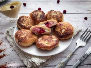 Сырники с малиной Сырники с малиной