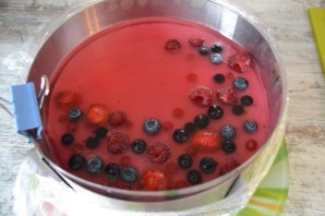 Торт с ягодами без выпечки