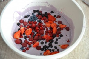 Торт с ягодами без выпечки