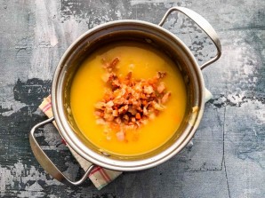 Тыквенный суп с копченостями