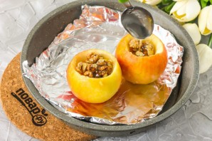 Запеченные яблоки с мороженым