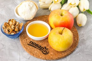 Запеченные яблоки с мороженым