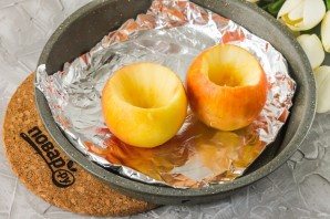 Запеченные яблоки с мороженым