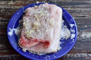 Засолка сала с чесноком и перцем