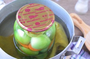 Зеленые помидоры фаршированные морковью на зиму