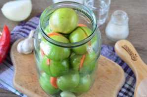 Зеленые помидоры фаршированные морковью на зиму