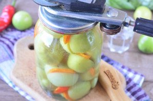 Зеленые помидоры фаршированные морковью на зиму