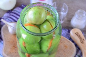 Зеленые помидоры фаршированные морковью на зиму