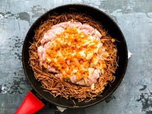 Жареная вермишель с мясом Жареная вермишель с мясом