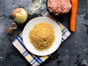 Жареная вермишель с мясом Жареная вермишель с мясом