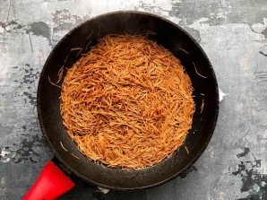 Жареная вермишель с мясом Жареная вермишель с мясом