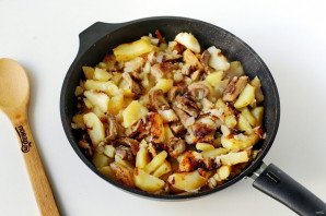 Жареные грузди с картошкой