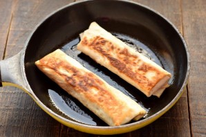 Банан с шоколадом в лаваше