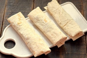 Банан с шоколадом в лаваше