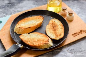 Брускетта с авокадо и креветками