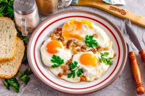 Яичница со шкварками