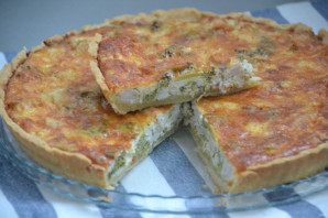 Киш с индейкой и брокколи
