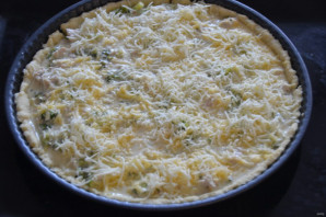 Киш с индейкой и брокколи