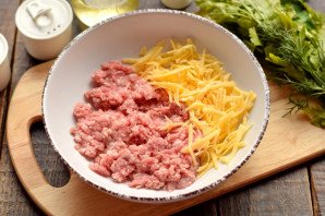 Конвертики из лаваша с мясом и сыром