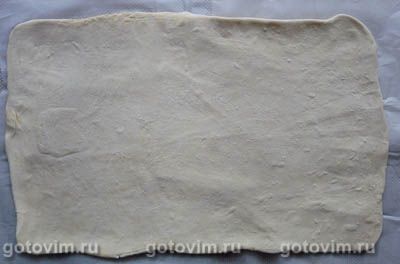 Косичка из слоеного теста с печеным перцем и брынзой Косичка из слоеного теста с печеным перцем и брынзой