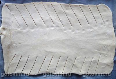 Косичка из слоеного теста с печеным перцем и брынзой Косичка из слоеного теста с печеным перцем и брынзой