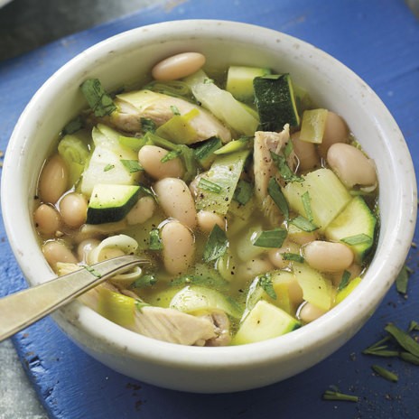 Легкое рагу с курицей и фасолью