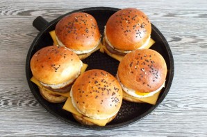 Макмаффин с яйцом и свиной котлетой