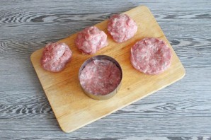 Макмаффин с яйцом и свиной котлетой