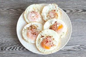 Макмаффин с яйцом и свиной котлетой