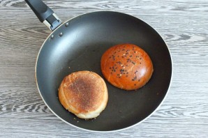 Макмаффин с яйцом и свиной котлетой