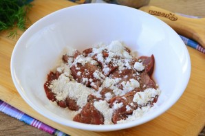 Печень куриная под сыром в духовке