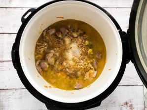 Перловка с куриными желудками в мультиварке Перловка с куриными желудками в мультиварке