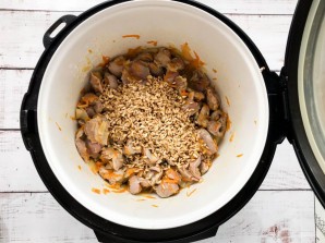 Перловка с куриными желудками в мультиварке Перловка с куриными желудками в мультиварке
