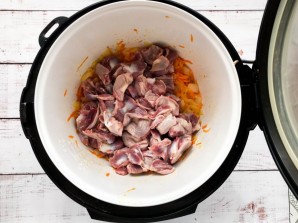 Перловка с куриными желудками в мультиварке Перловка с куриными желудками в мультиварке