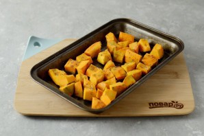 Пицца с тыквой и яблоками