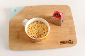 Пицца в кружке в микроволновке