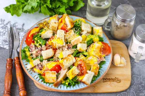 Ресторанная классика в домашних условиях! Топ рецептов салата «Цезарь»        