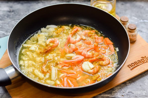 Рис с карри и креветками