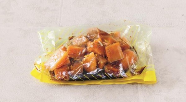 Рисовый азиатский салат с теплым лососем, пошаговый рецепт с фото