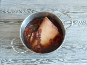 Рулька в луковой шелухе