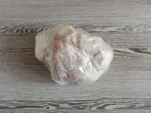 Рулька в луковой шелухе