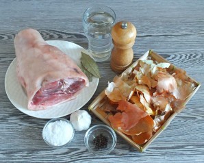 Рулька в луковой шелухе