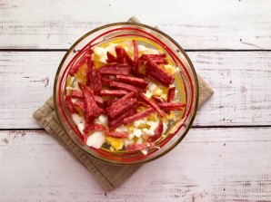 Салат "Фантазия" с колбасой