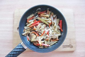 Салат из языка с баклажанами