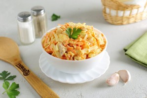 Салат "Любимый" с копченой курицей
