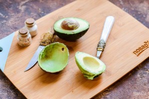 Салат с форелью и авокадо Салат с форелью и авокадо