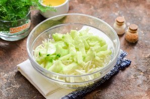 Салат с капустой и тунцом