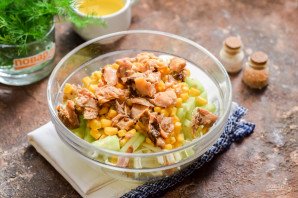 Салат с капустой и тунцом